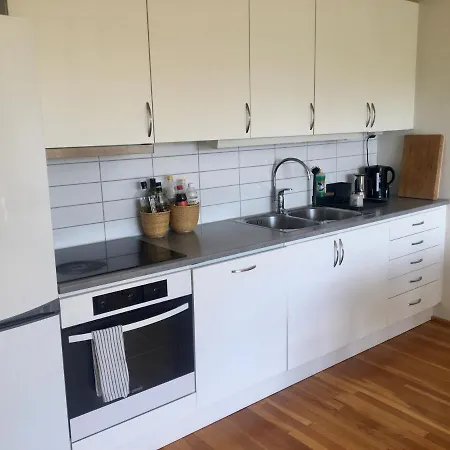 1-bedroom For One Person Or A Couple In A Sharing *
